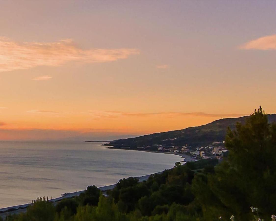 Casa Vacanze Il Paese Dipinto Монтеджордано Екстер'єр фото